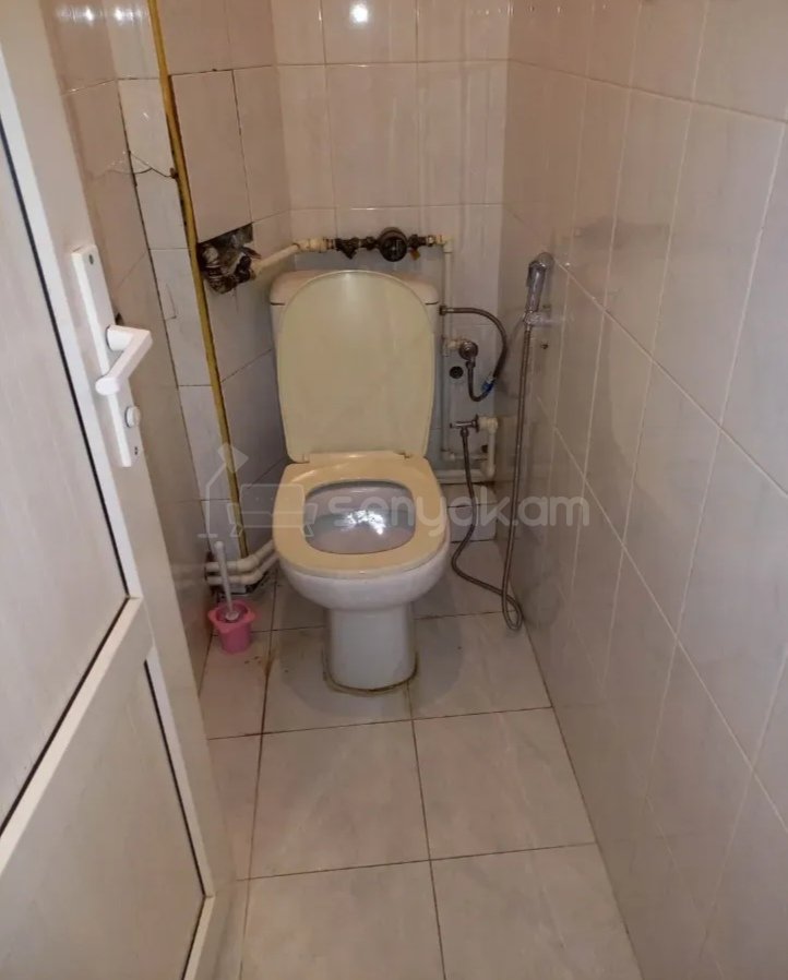 3 Սենյականոց Բնակարան Քարե Շենքում, 80քմ, 1/5 հարկ, Նորմալ Վիճակում, Կահավորված