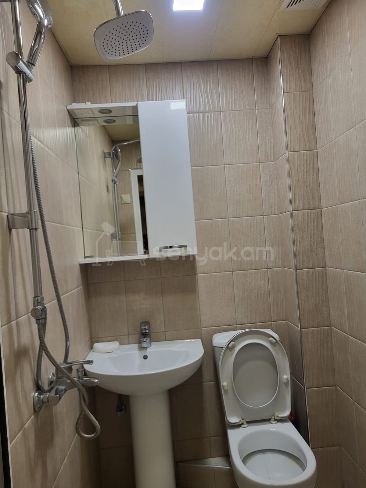 2 Սենյականոց Բնակարան Քարե Շենքում, 40քմ, 4/5 հարկ, Կապիտալ Վերանորոգված