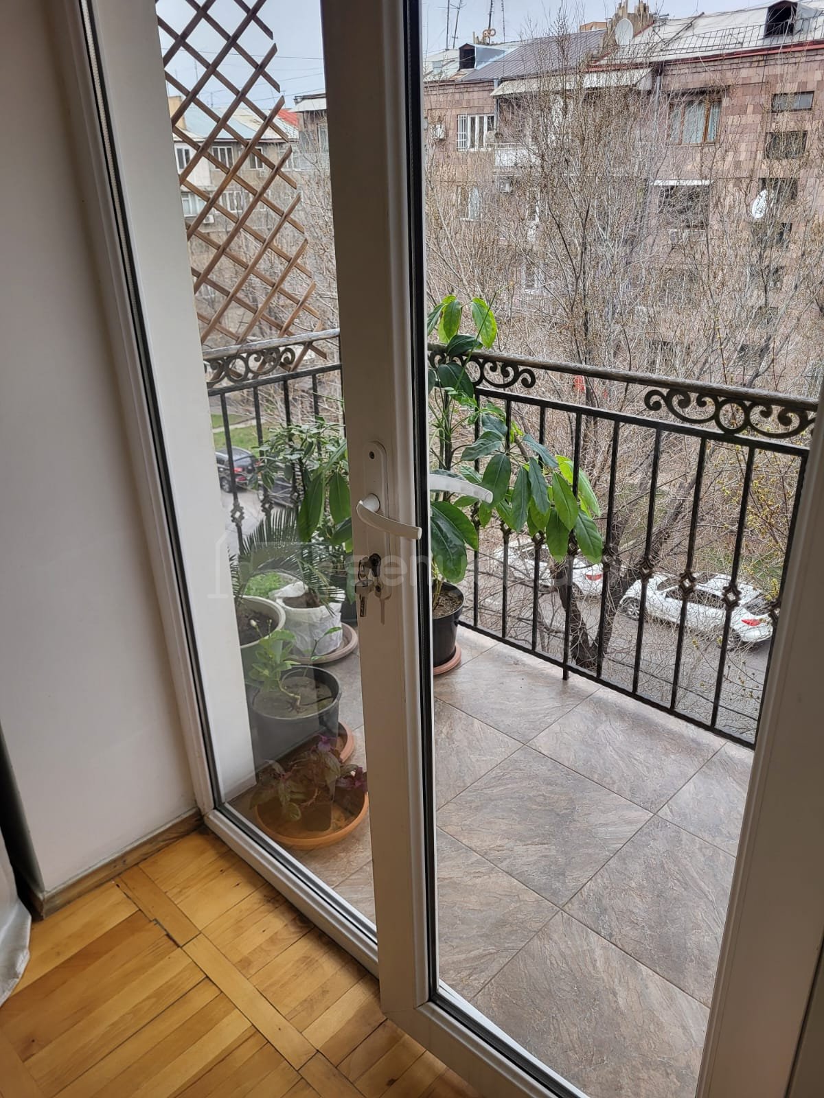 2 Սենյականոց Բնակարան Քարե Շենքում, 40քմ, 4/5 հարկ, Կապիտալ Վերանորոգված