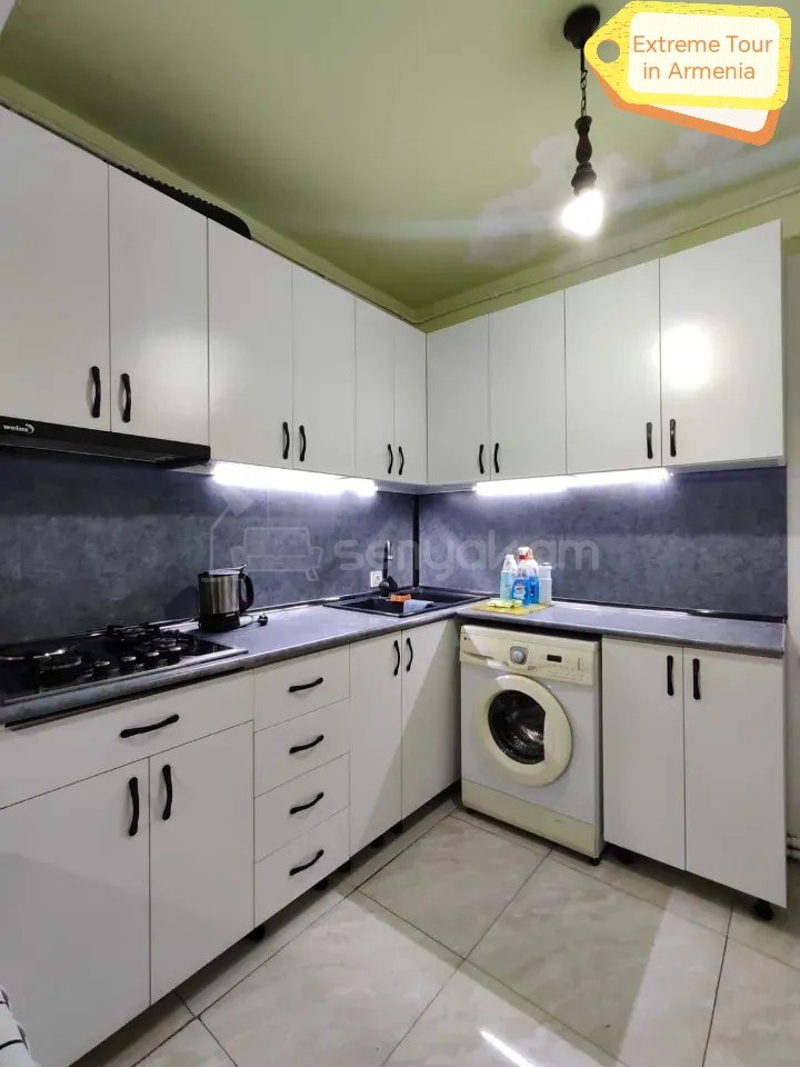 2 Սենյականոց Բնակարան Քարե Շենքում, 46քմ, 3/5 հարկ, Նորմալ Վիճակում, Կահավորված, Արևկող