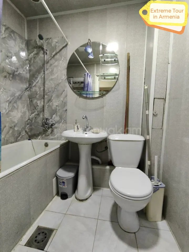 2 Սենյականոց Բնակարան Քարե Շենքում, 46քմ, 3/5 հարկ, Նորմալ Վիճակում, Կահավորված, Արևկող