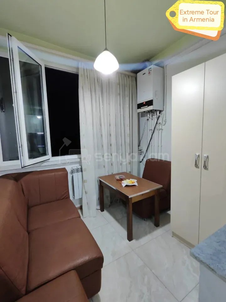 2 Սենյականոց Բնակարան Քարե Շենքում, 46քմ, 3/5 հարկ, Նորմալ Վիճակում, Կահավորված, Արևկող