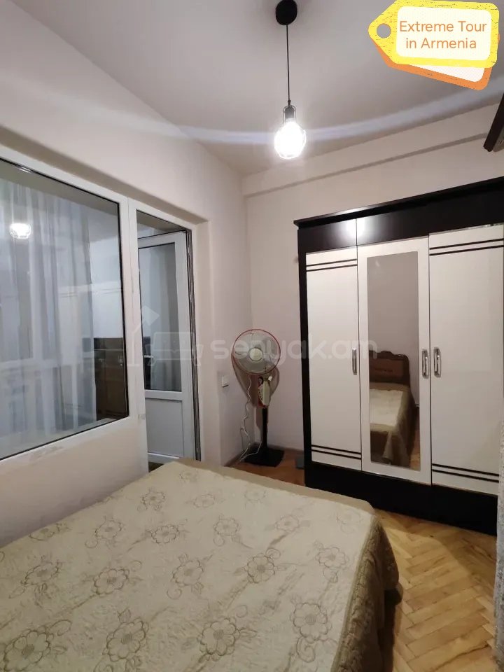 2 Սենյականոց Բնակարան Քարե Շենքում, 46քմ, 3/5 հարկ, Նորմալ Վիճակում, Կահավորված, Արևկող