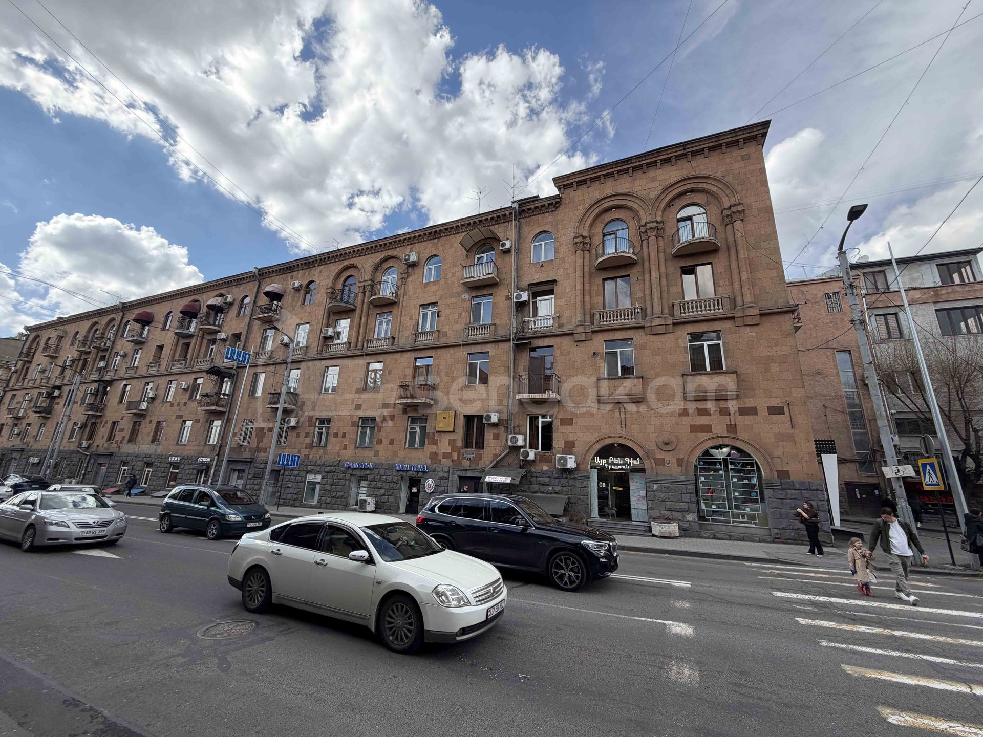 3 Սենյականոց Բնակարան Քարե Շենքում, 92քմ, 4/5 հարկ, Պետական Վիճակում