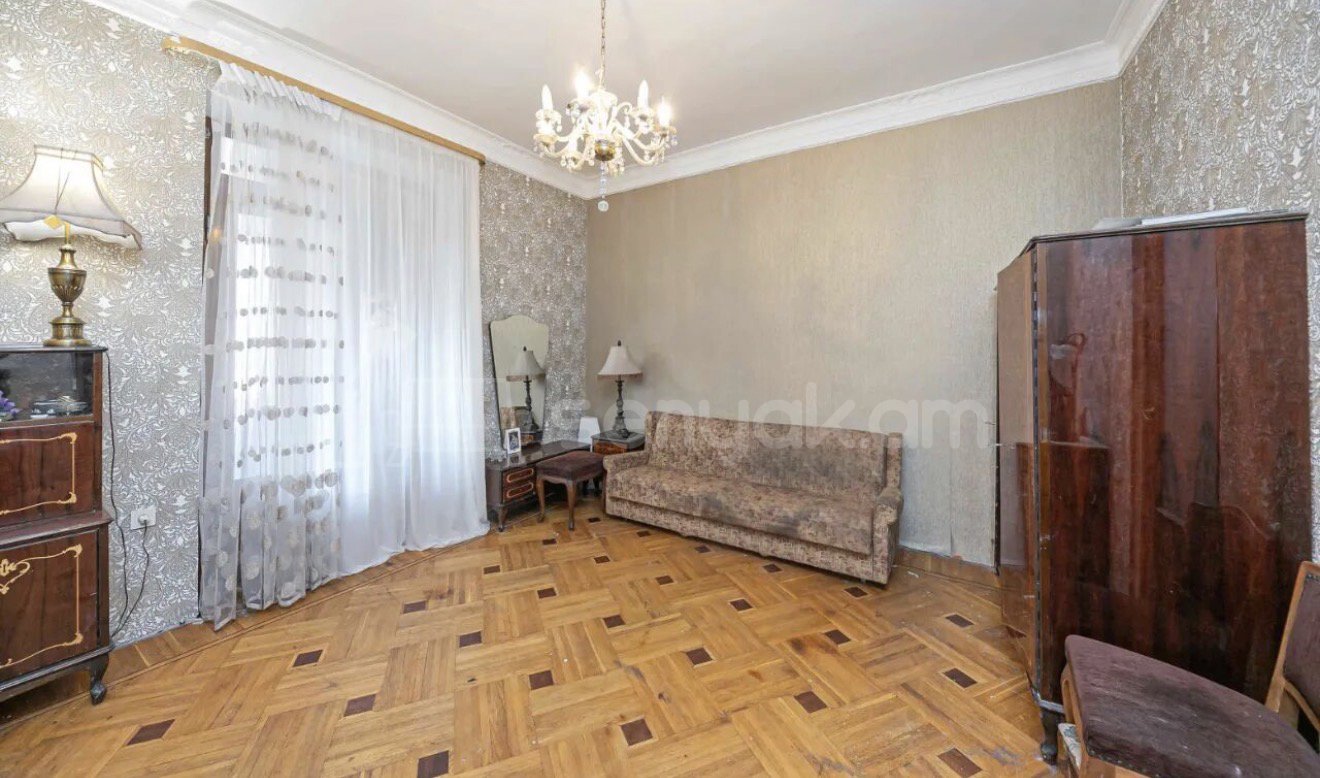 3 Սենյականոց Բնակարան Քարե Շենքում, 92քմ, 4/5 հարկ, Պետական Վիճակում