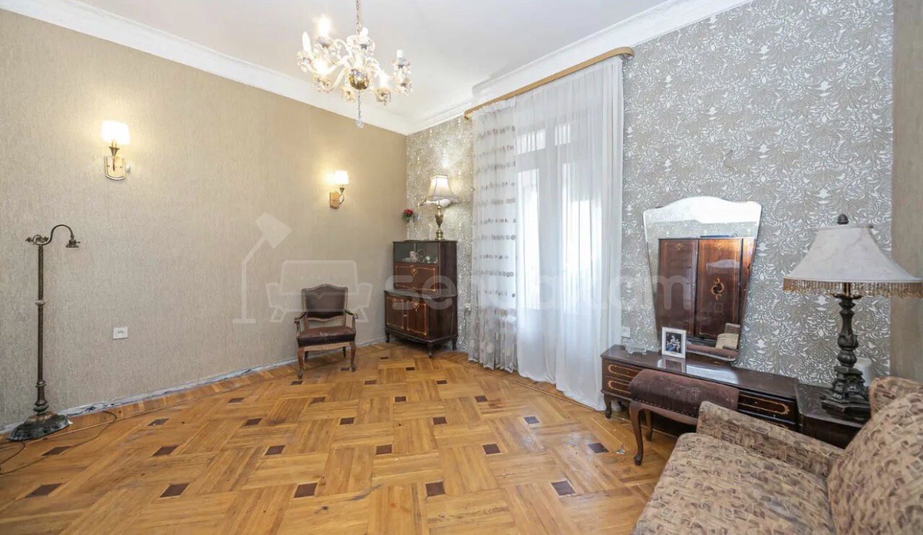 3 Սենյականոց Բնակարան Քարե Շենքում, 92քմ, 4/5 հարկ, Պետական Վիճակում