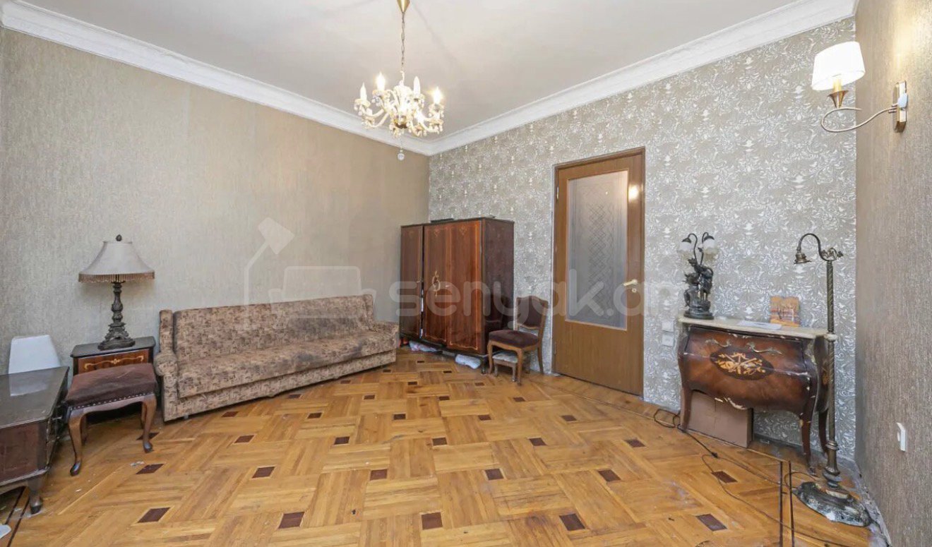 3 Սենյականոց Բնակարան Քարե Շենքում, 92քմ, 4/5 հարկ, Պետական Վիճակում