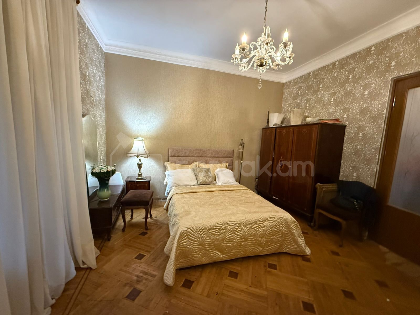 3 Սենյականոց Բնակարան Քարե Շենքում, 92քմ, 4/5 հարկ, Պետական Վիճակում