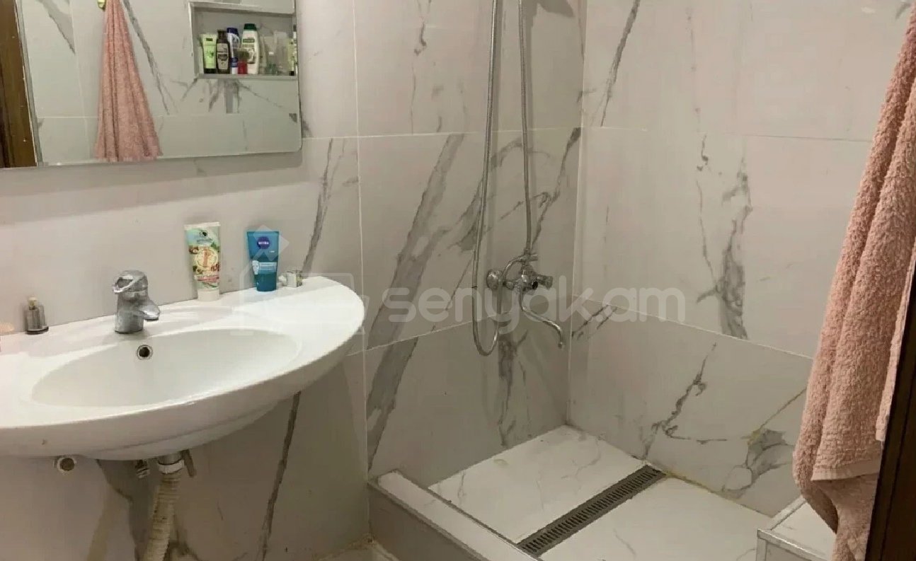 3 Սենյականոց Բնակարան Քարե Շենքում, 92քմ, 4/5 հարկ, Պետական Վիճակում