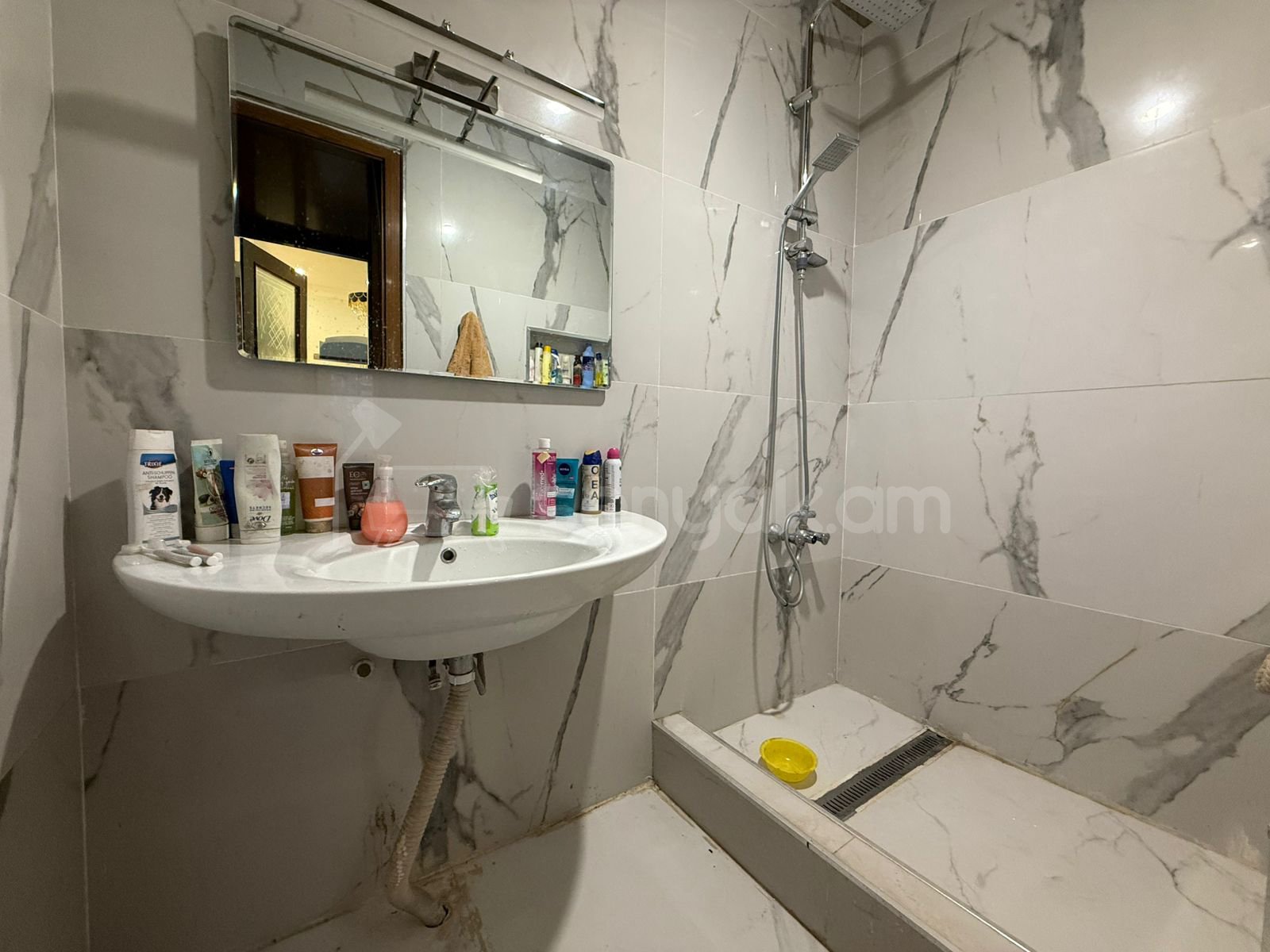 3 Սենյականոց Բնակարան Քարե Շենքում, 92քմ, 4/5 հարկ, Պետական Վիճակում