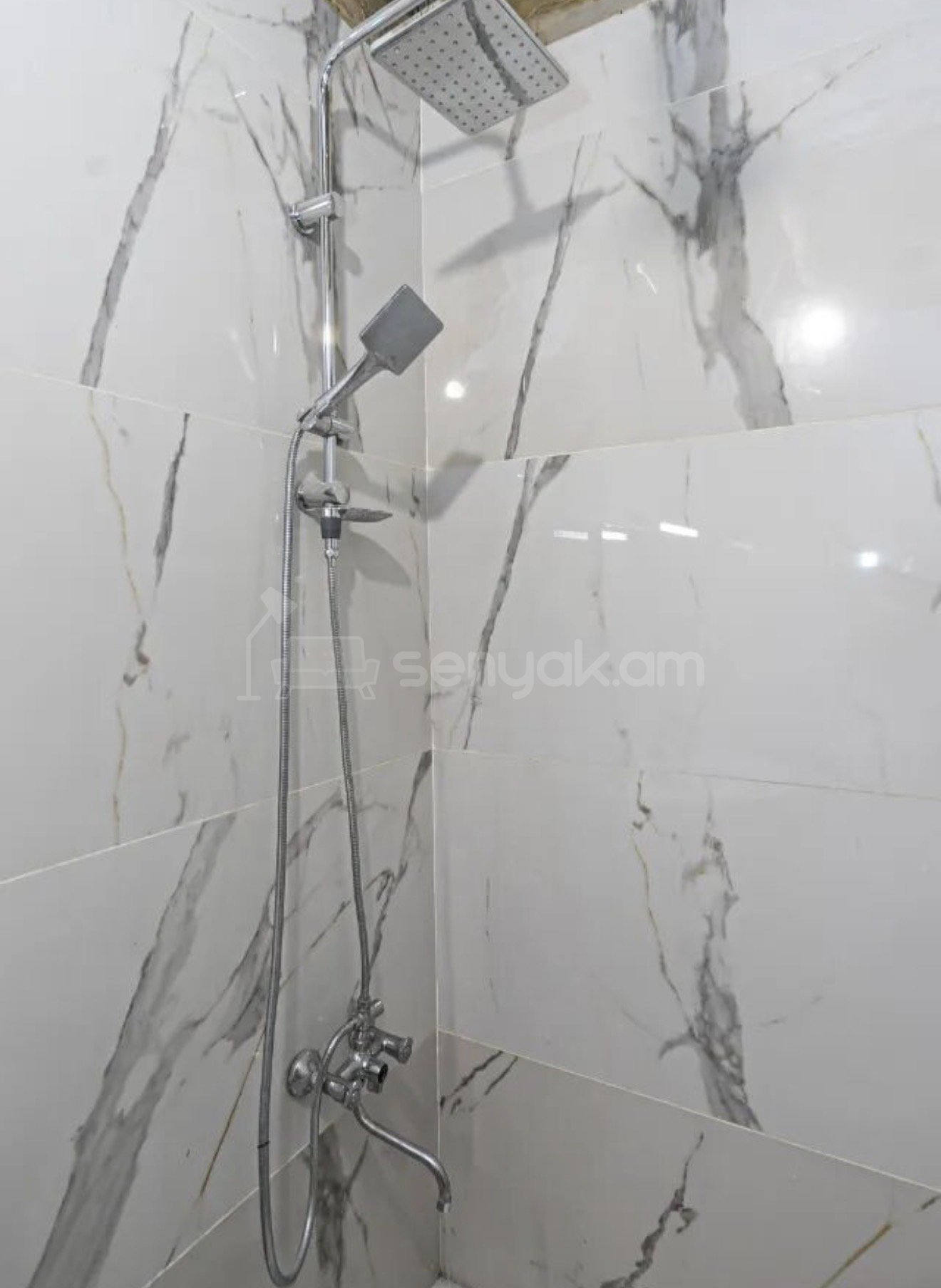 3 Սենյականոց Բնակարան Քարե Շենքում, 92քմ, 4/5 հարկ, Պետական Վիճակում