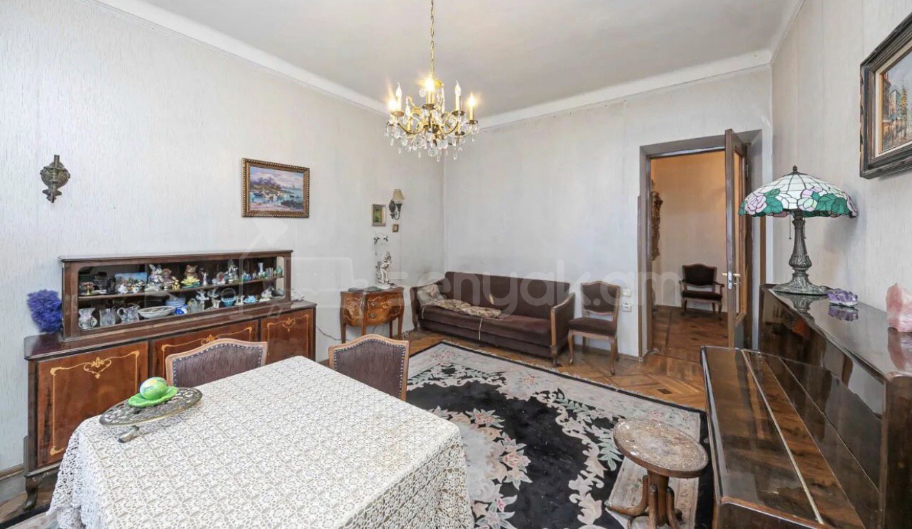 3 Սենյականոց Բնակարան Քարե Շենքում, 92քմ, 4/5 հարկ, Պետական Վիճակում