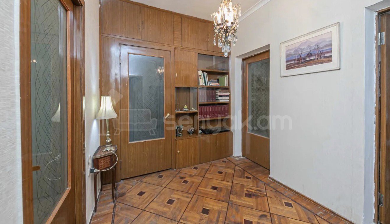 3 Սենյականոց Բնակարան Քարե Շենքում, 92քմ, 4/5 հարկ, Պետական Վիճակում