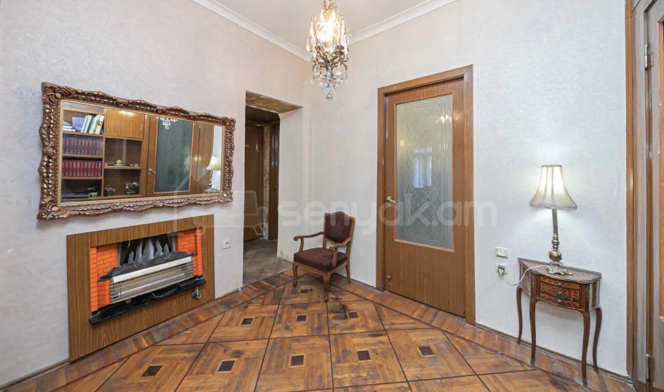 3 Սենյականոց Բնակարան Քարե Շենքում, 92քմ, 4/5 հարկ, Պետական Վիճակում