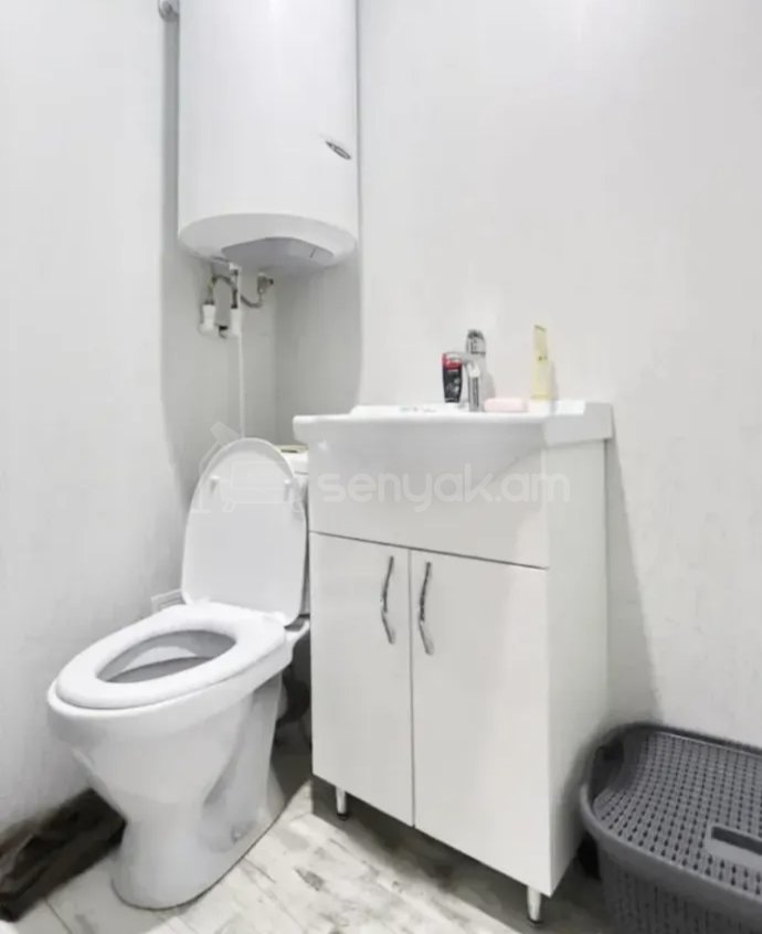 1 Սենյականոց Բնակարան Քարե Շենքում, 40քմ, 1/5 հարկ, Նորմալ Վիճակում, Կահավորված