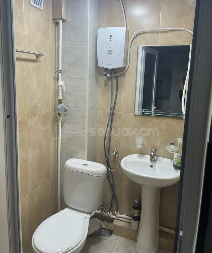 2 Սենյականոց Բնակարան Քարե Շենքում, 58քմ, 3/5 հարկ, Կապիտալ Վերանորոգված, Կահավորված