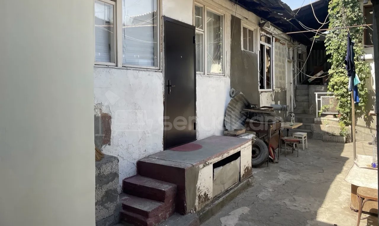 2 Սենյականոց Բնակարան Քարե Շենքում, 40քմ, 1/1 հարկ, Նորմալ Վիճակում, Կահավորված