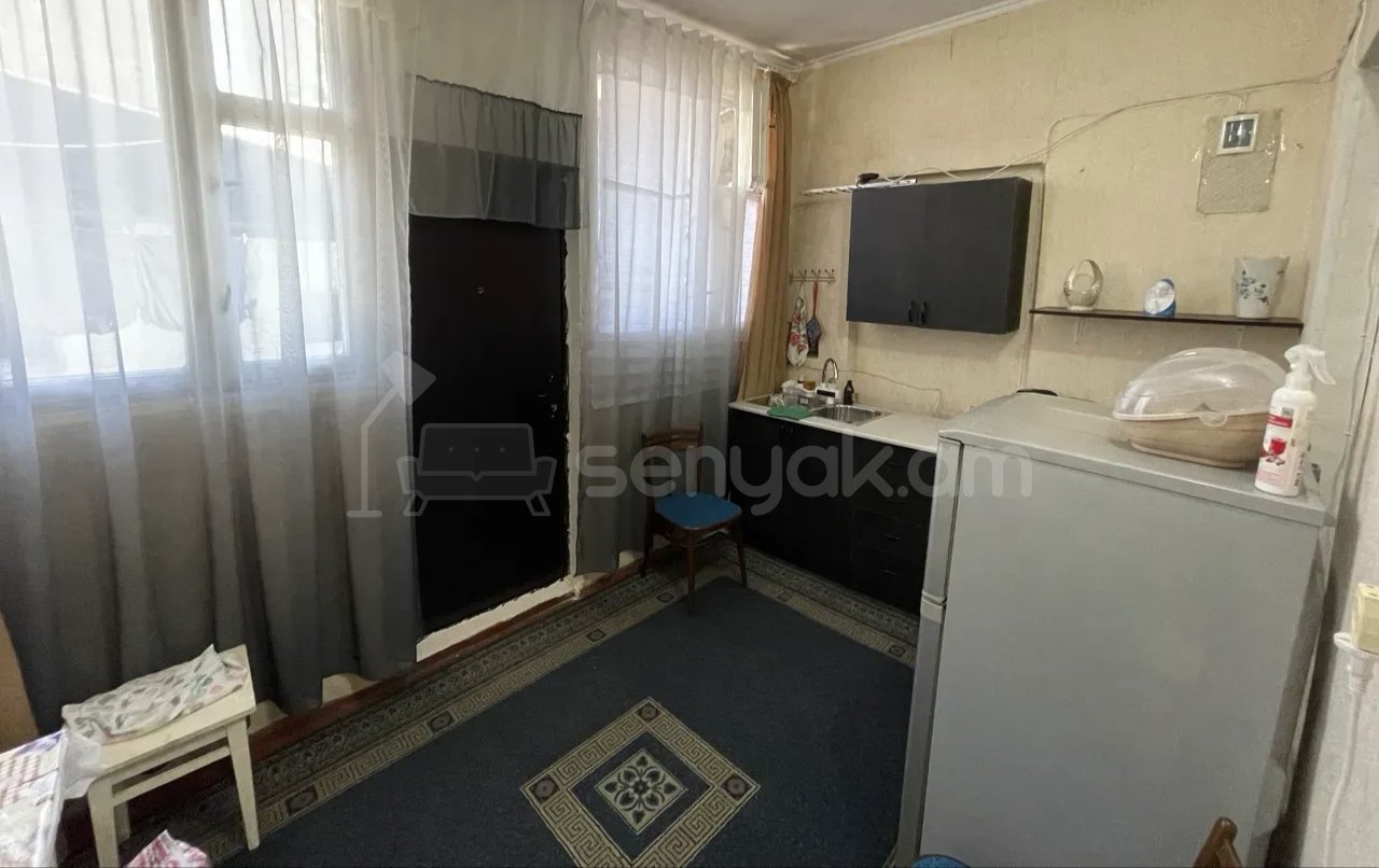 2 Սենյականոց Բնակարան Քարե Շենքում, 40քմ, 1/1 հարկ, Նորմալ Վիճակում, Կահավորված