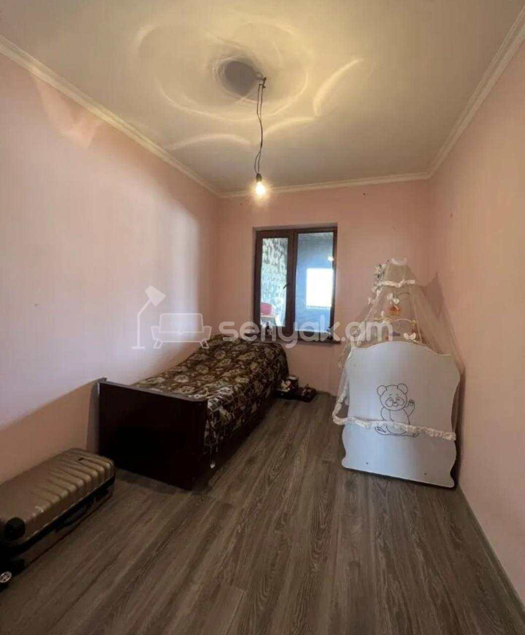 3 Սենյականոց Բնակարան Քարե Շենքում, 104քմ, 5/5 հարկ, Նորմալ Վիճակում