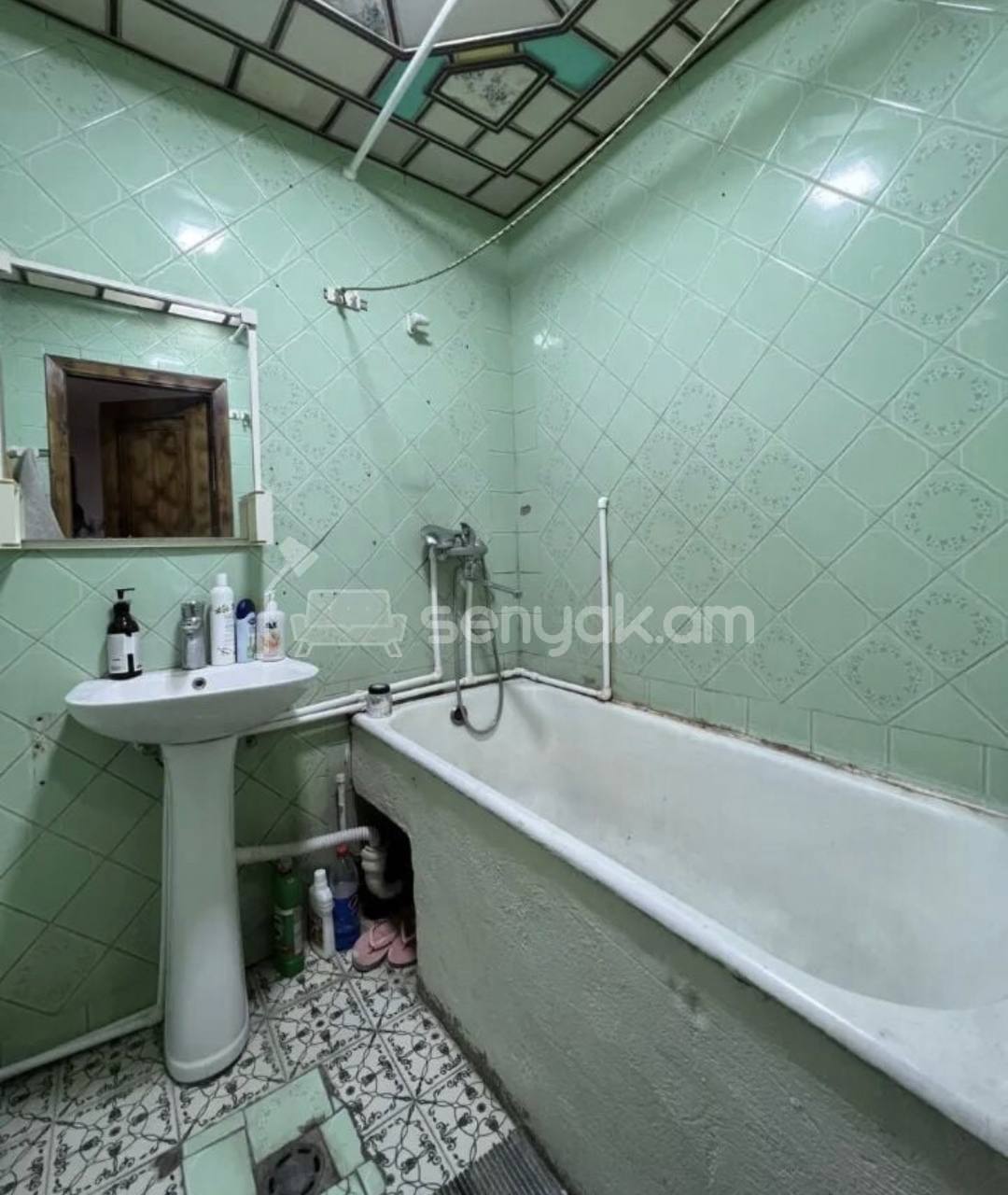 3 Սենյականոց Բնակարան Քարե Շենքում, 104քմ, 5/5 հարկ, Նորմալ Վիճակում