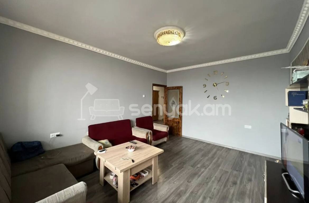 3 Սենյականոց Բնակարան Քարե Շենքում, 104քմ, 5/5 հարկ, Նորմալ Վիճակում