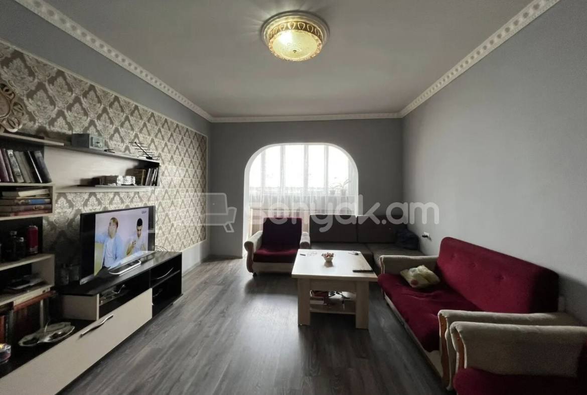 3 Սենյականոց Բնակարան Քարե Շենքում, 104քմ, 5/5 հարկ, Նորմալ Վիճակում