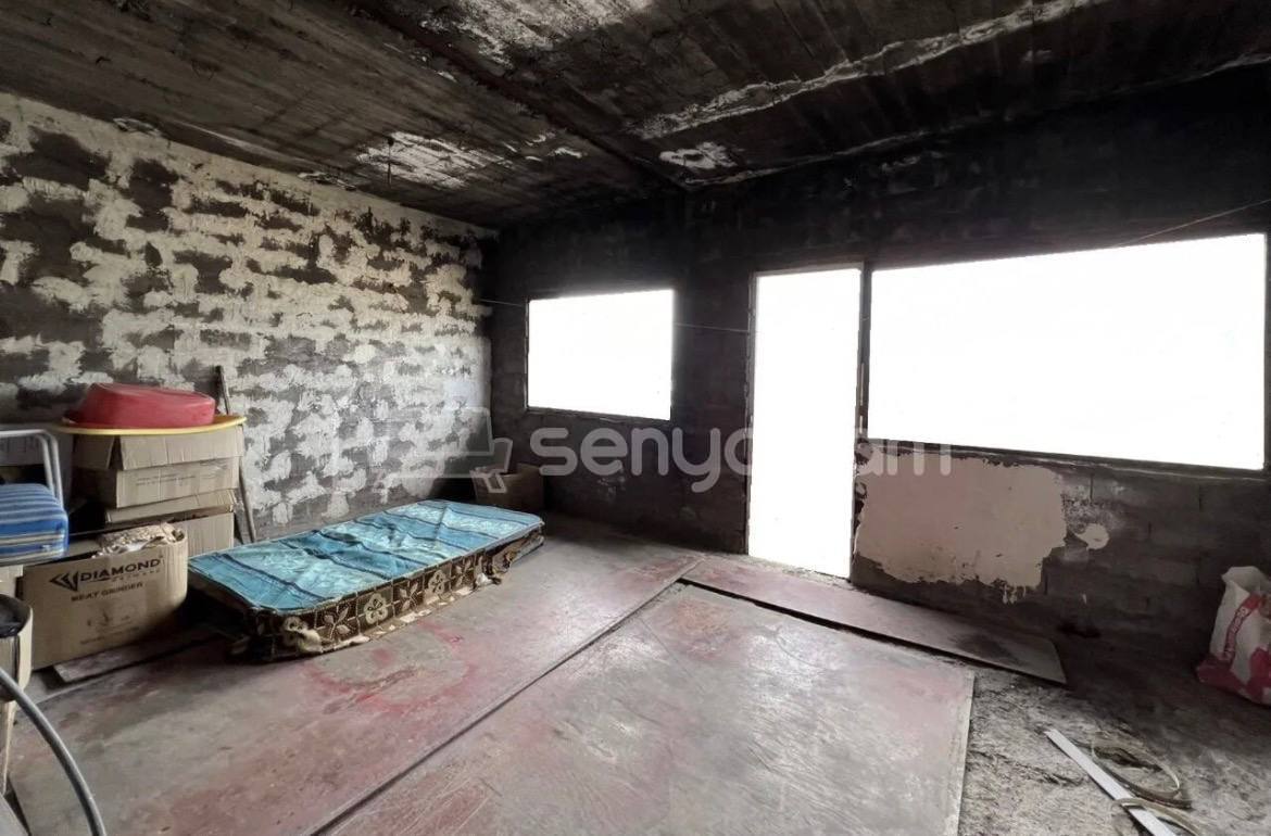 3 Սենյականոց Բնակարան Քարե Շենքում, 104քմ, 5/5 հարկ, Նորմալ Վիճակում