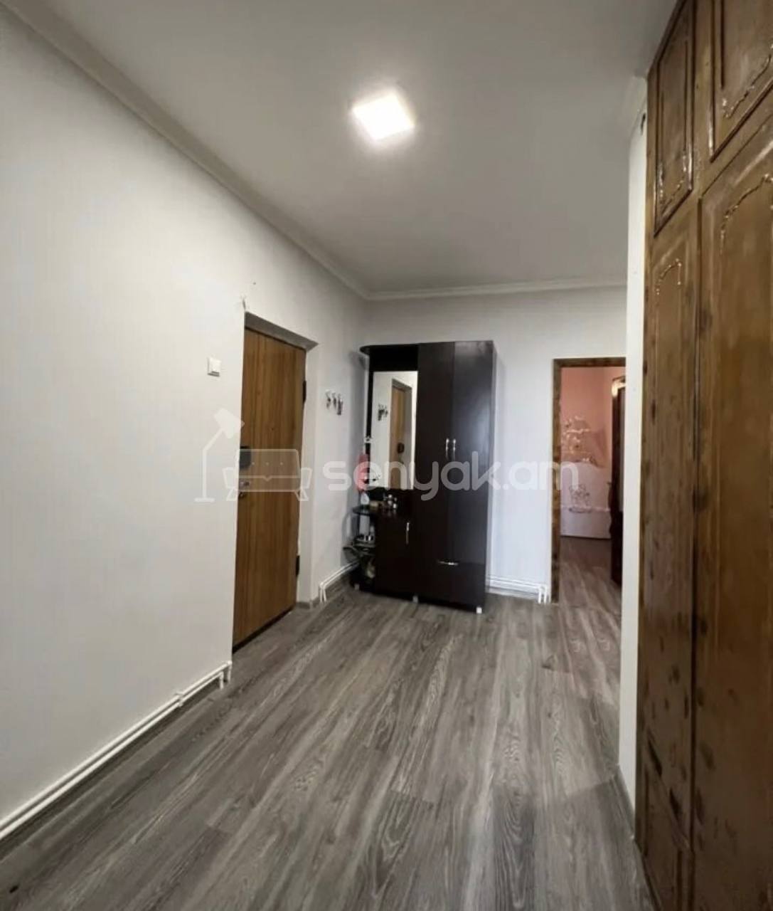 3 Սենյականոց Բնակարան Քարե Շենքում, 104քմ, 5/5 հարկ, Նորմալ Վիճակում