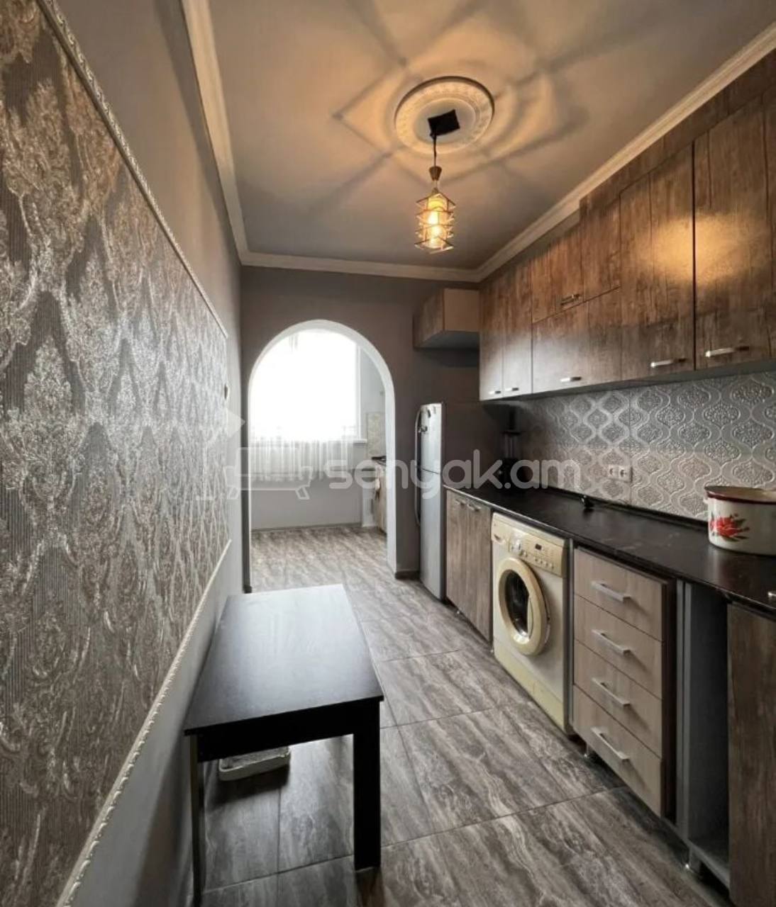 3 Սենյականոց Բնակարան Քարե Շենքում, 104քմ, 5/5 հարկ, Նորմալ Վիճակում