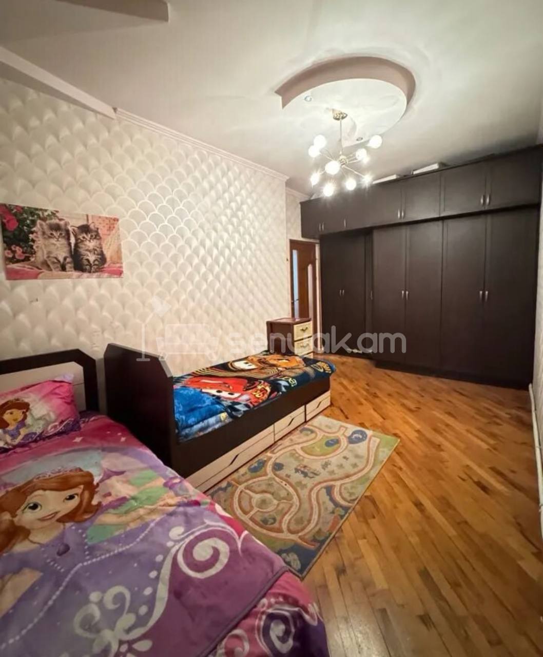 4 Սենյականոց Բնակարան Քարե Շենքում, 103քմ, 3/3 հարկ, Կապիտալ Վերանորոգված