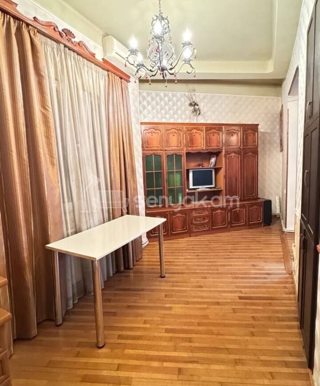 4 Սենյականոց Բնակարան Քարե Շենքում, 103քմ, 3/3 հարկ, Կապիտալ Վերանորոգված