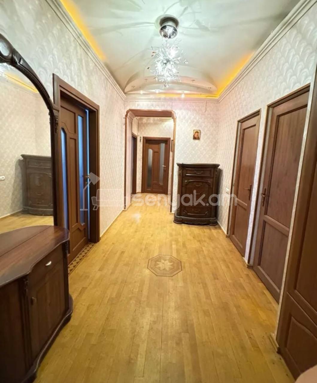 4 Սենյականոց Բնակարան Քարե Շենքում, 103քմ, 3/3 հարկ, Կապիտալ Վերանորոգված