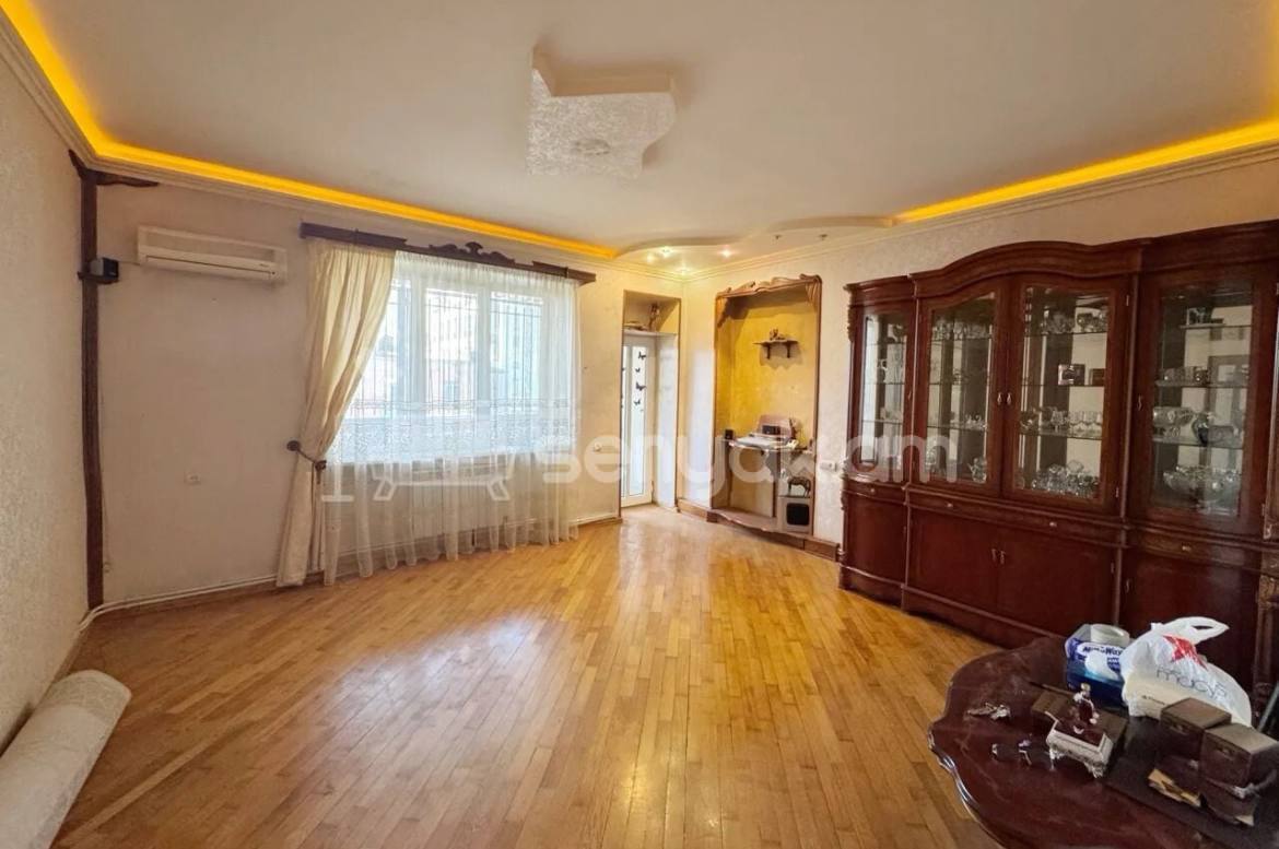 4 Սենյականոց Բնակարան Քարե Շենքում, 103քմ, 3/3 հարկ, Կապիտալ Վերանորոգված