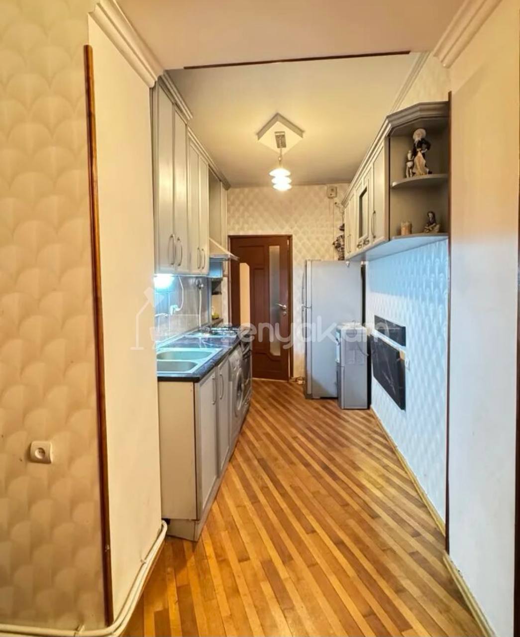 4 Սենյականոց Բնակարան Քարե Շենքում, 103քմ, 3/3 հարկ, Կապիտալ Վերանորոգված