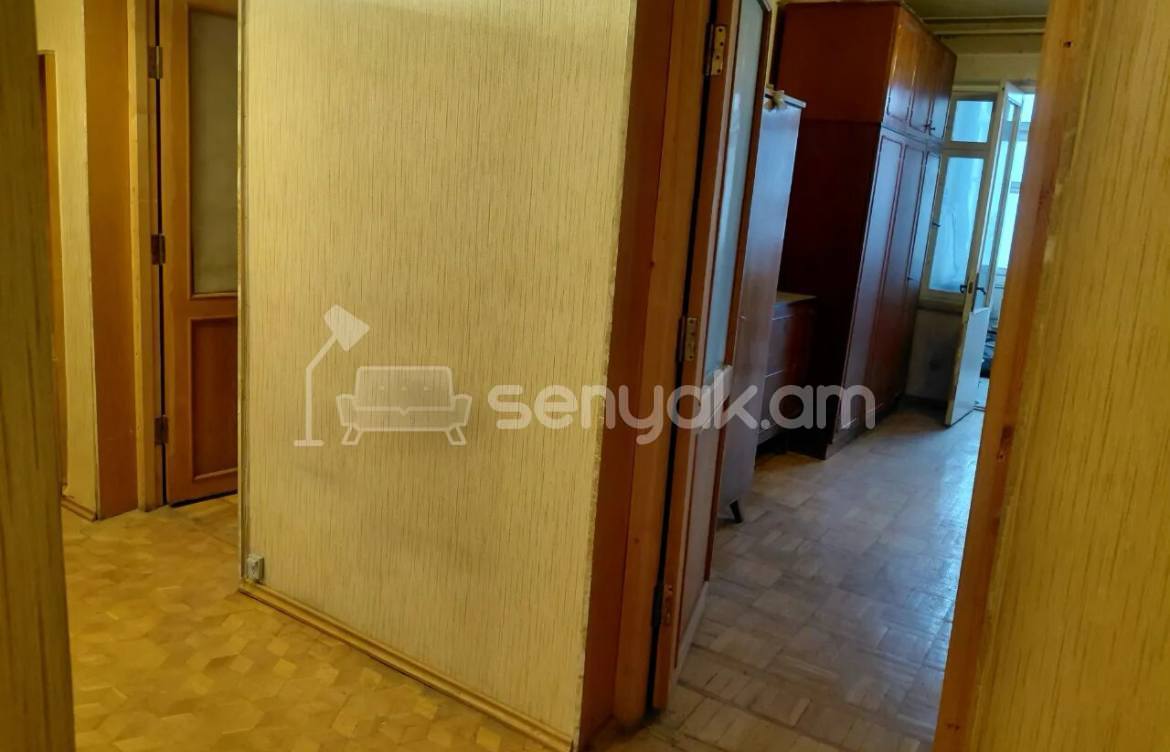 3 Սենյականոց Բնակարան Քարե Շենքում, 95քմ, 5/5 հարկ, Նորմալ Վիճակում