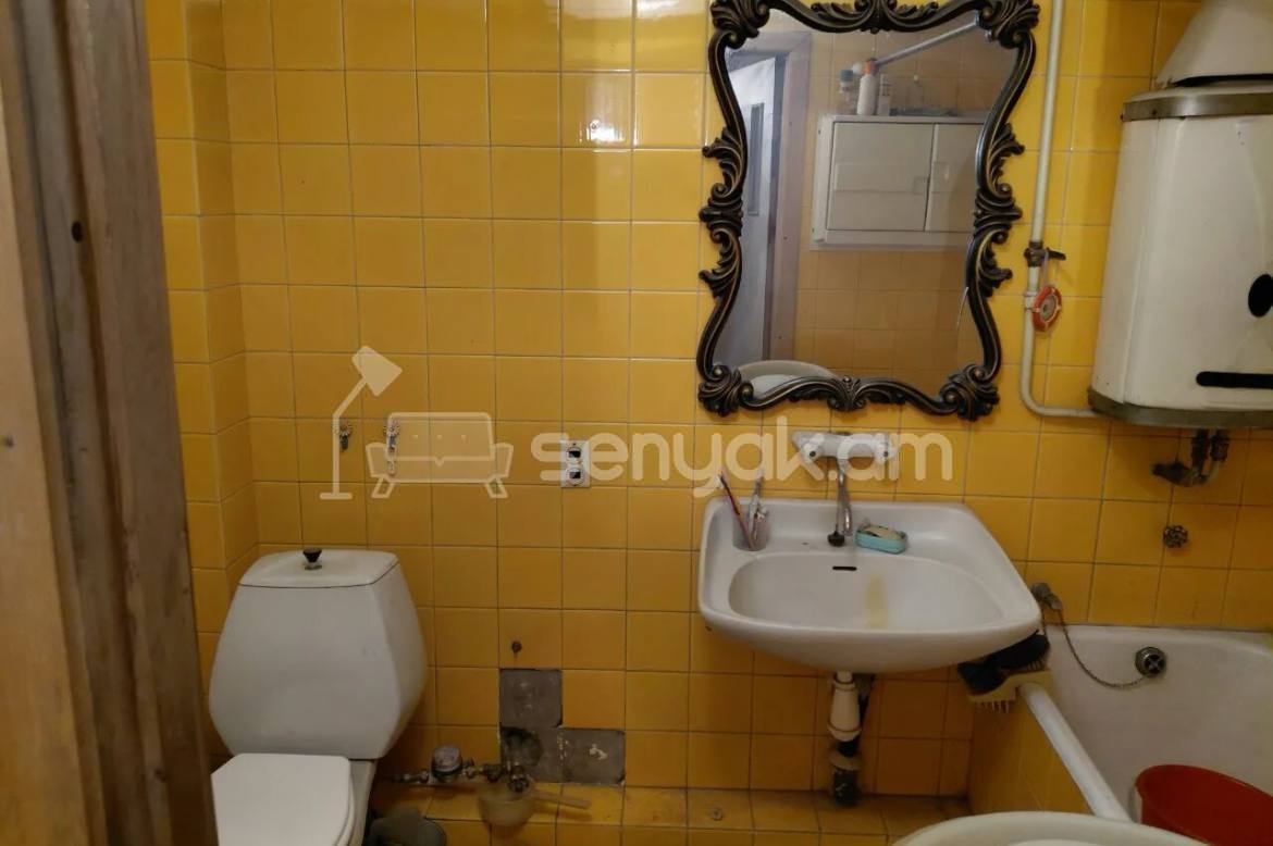 3 Սենյականոց Բնակարան Քարե Շենքում, 95քմ, 5/5 հարկ, Նորմալ Վիճակում