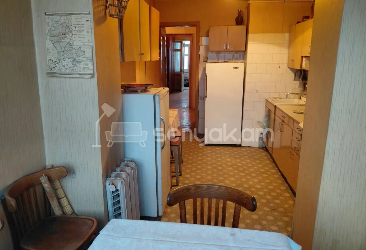 3 Սենյականոց Բնակարան Քարե Շենքում, 95քմ, 5/5 հարկ, Նորմալ Վիճակում