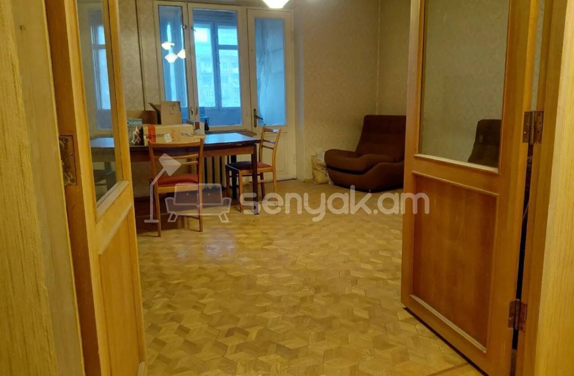 3 Սենյականոց Բնակարան Քարե Շենքում, 95քմ, 5/5 հարկ, Նորմալ Վիճակում