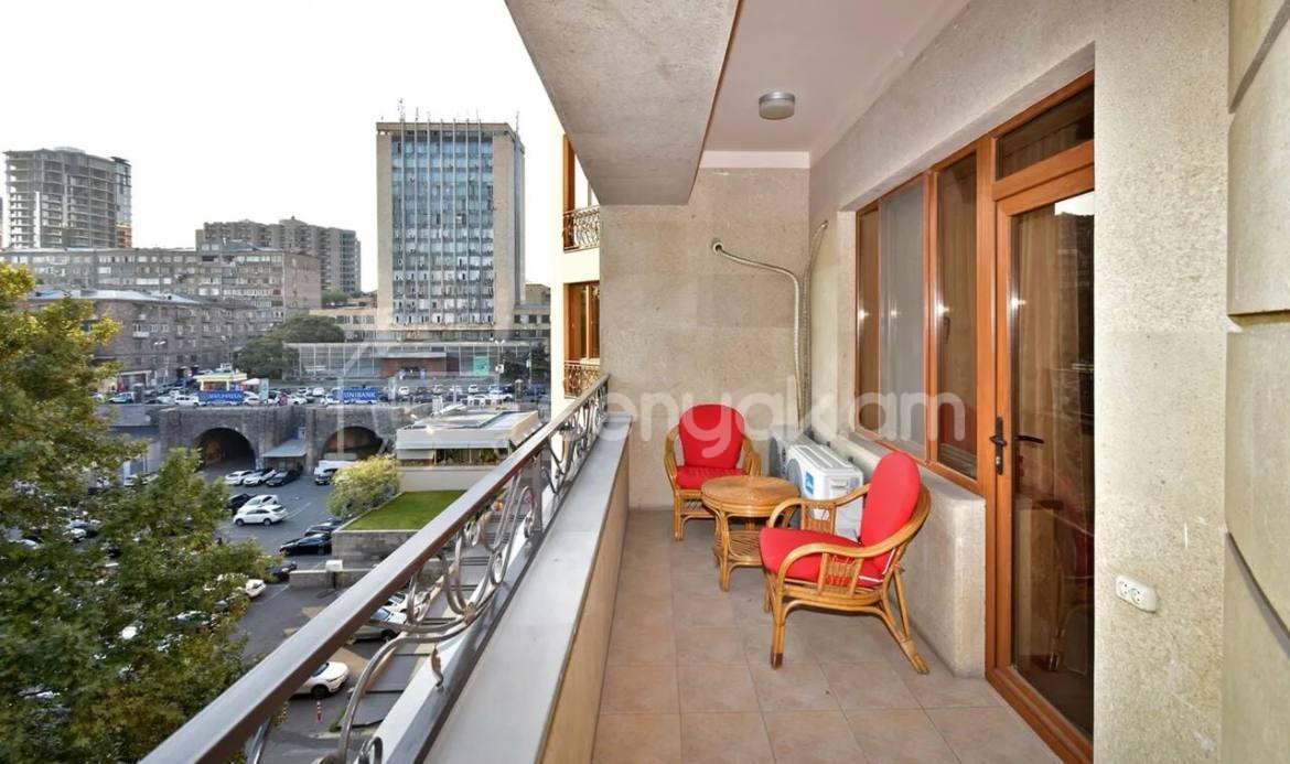 4 Սենյականոց Բնակարան, 196քմ, 6/16 հարկ, Կապիտալ Վերանորոգված