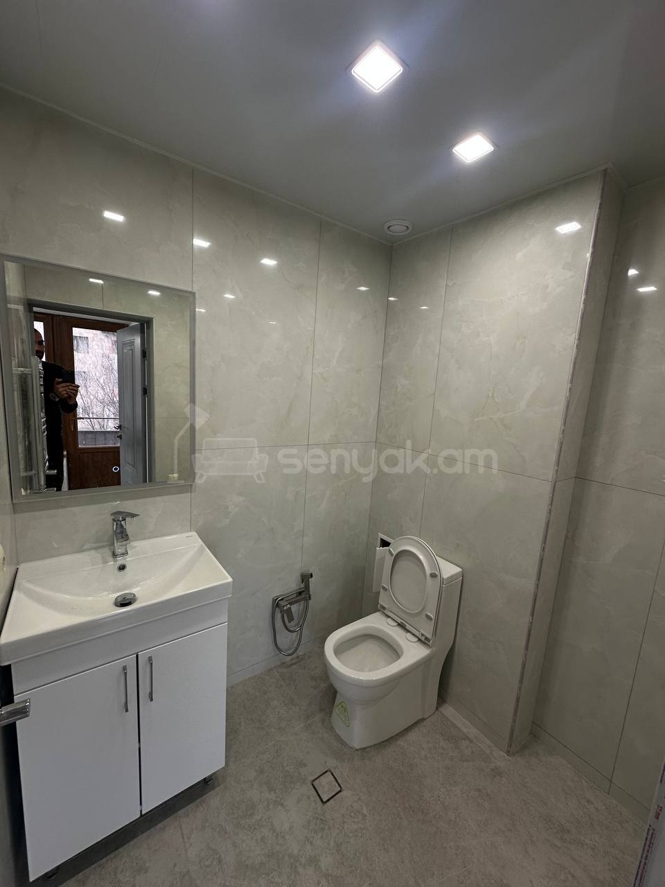 3 Սենյականոց Բնակարան Քարե Շենքում, 70քմ, 3/5 հարկ, Կապիտալ Վերանորոգված, Մասամբ Կահավորված, Արևկող