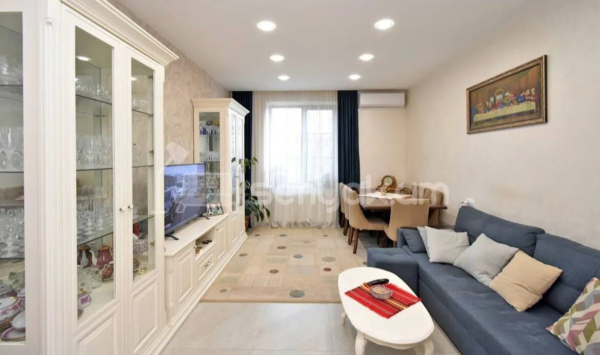 3 Սենյականոց Բնակարան Քարե Շենքում, 88քմ, 4/5 հարկ, Կապիտալ Վերանորոգված