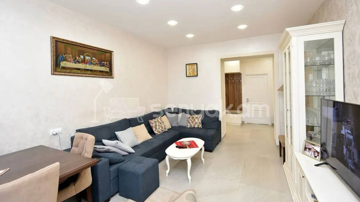 3 Սենյականոց Բնակարան Քարե Շենքում, 88քմ, 4/5 հարկ, Կապիտալ Վերանորոգված