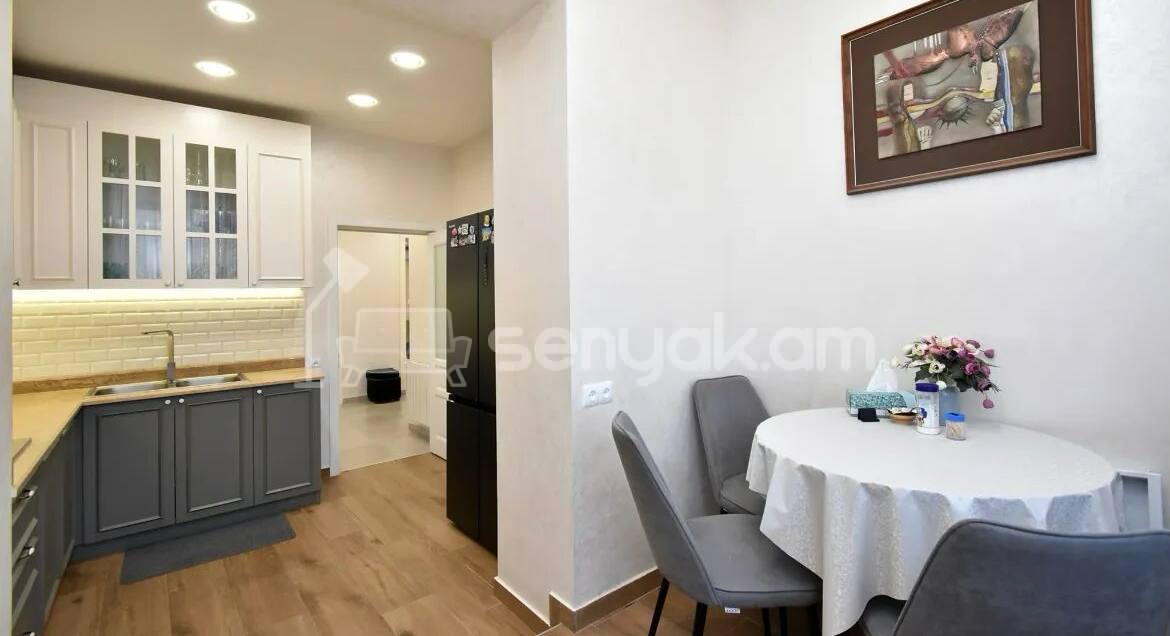 3 Սենյականոց Բնակարան Քարե Շենքում, 88քմ, 4/5 հարկ, Կապիտալ Վերանորոգված