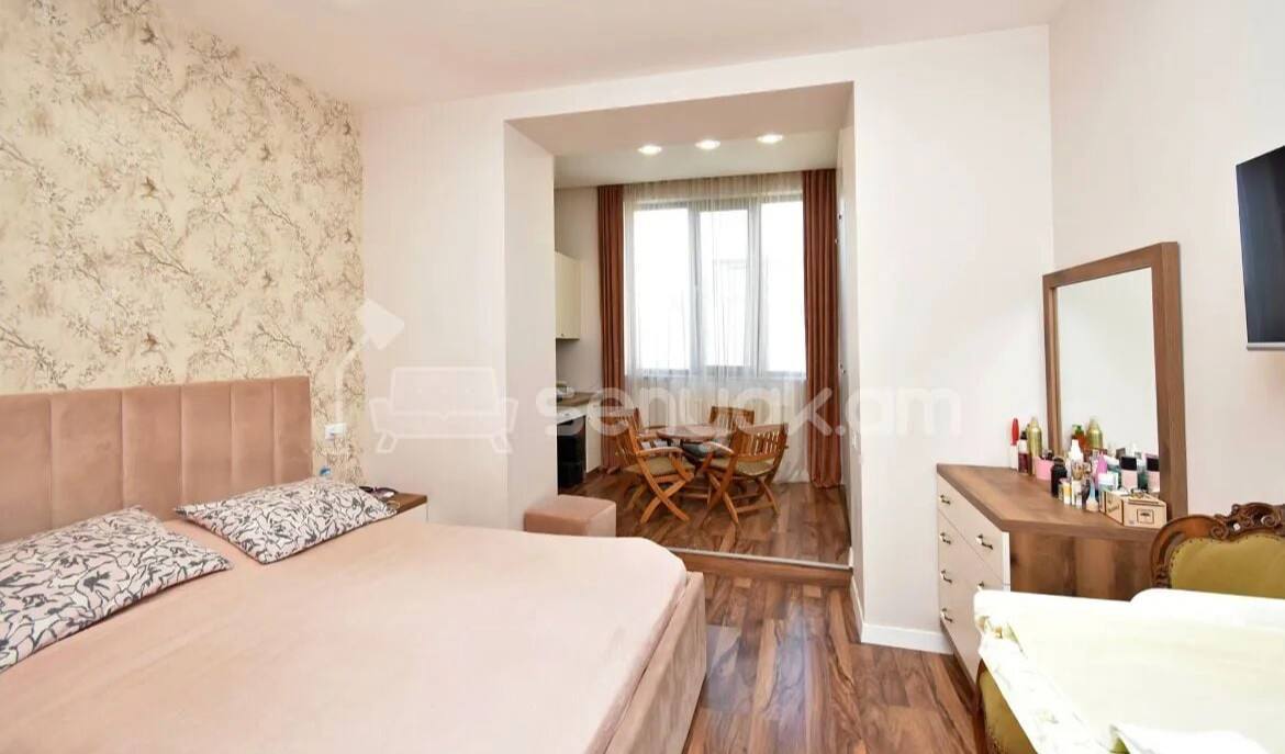 3 Սենյականոց Բնակարան Քարե Շենքում, 88քմ, 4/5 հարկ, Կապիտալ Վերանորոգված