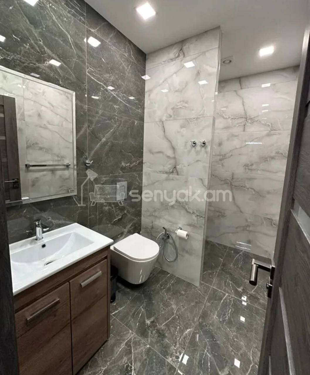 2 Սենյականոց Բնակարան, 71քմ, 2/6 հարկ, Կապիտալ Վերանորոգված