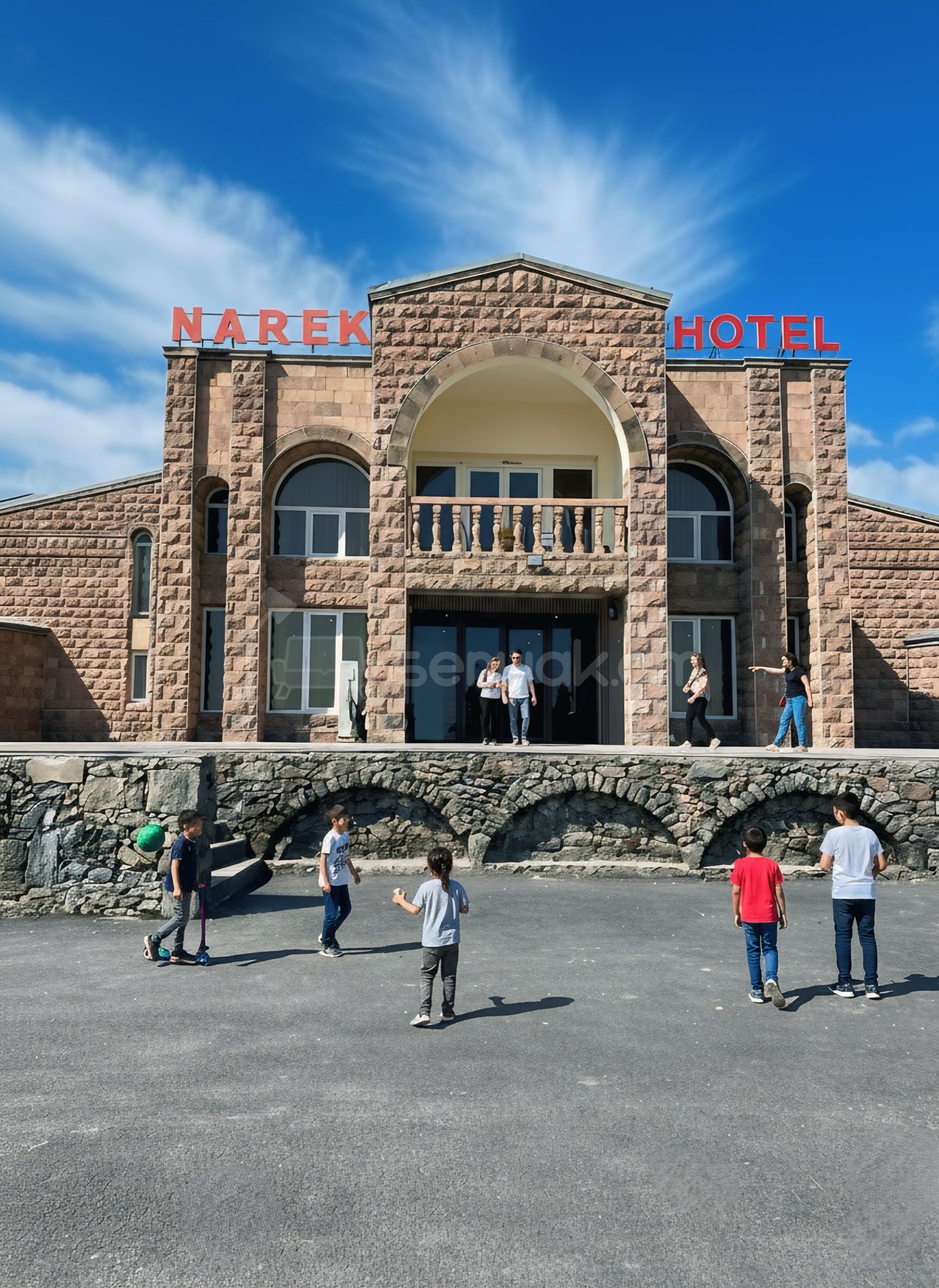 8 Սենյականոց Առանձնատուն, 700քմ, Լողավազանով