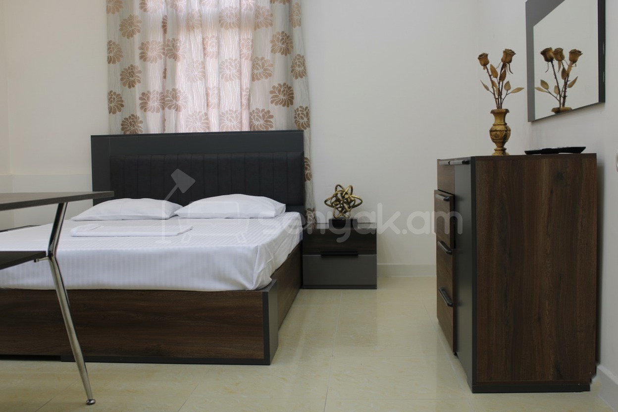 8 Սենյականոց Առանձնատուն, 700քմ, Լողավազանով