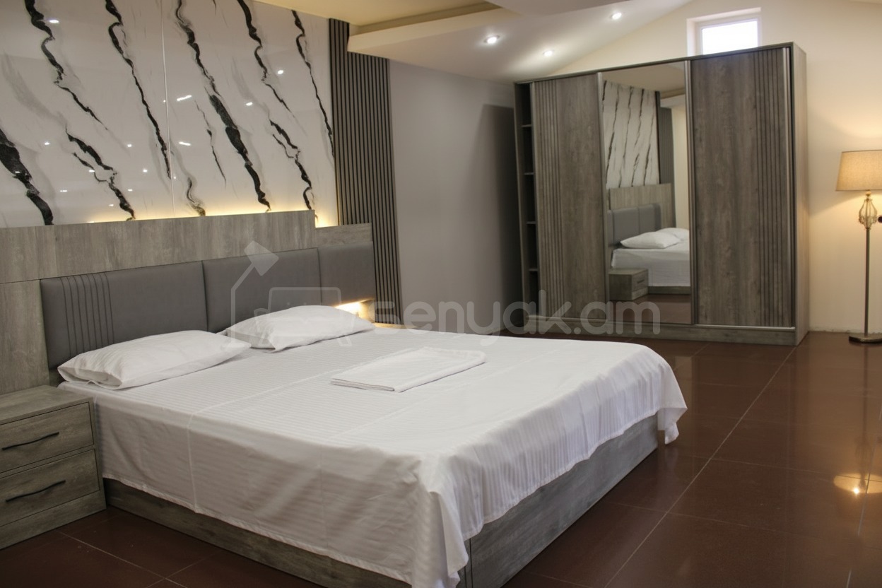 8 Սենյականոց Առանձնատուն, 700քմ, Լողավազանով