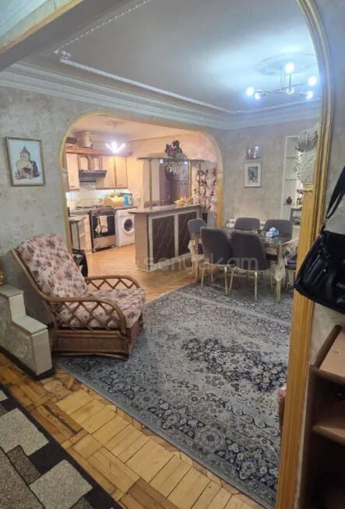 2 Սենյականոց Բնակարան Քարե Շենքում, 67քմ, 2/4 հարկ, Կապիտալ Վերանորոգված, Կահավորված