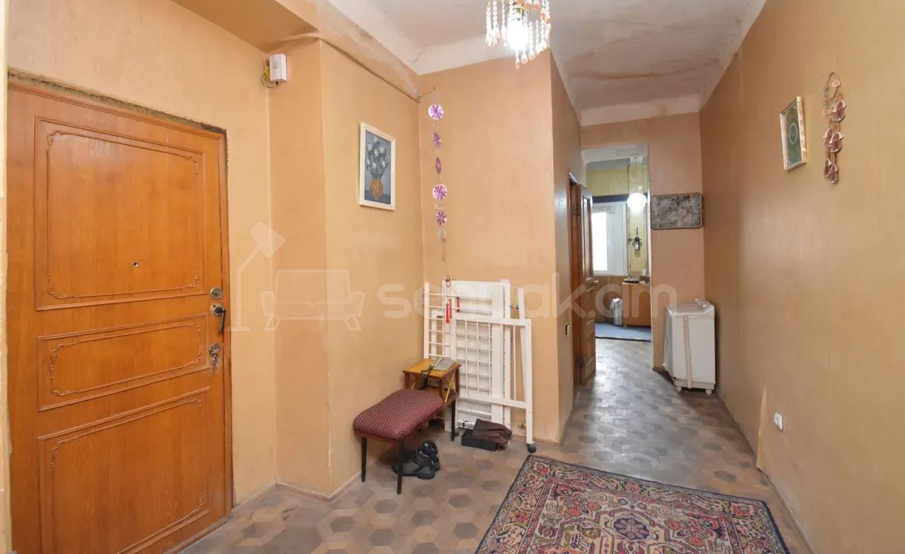 3 Սենյականոց Բնակարան Քարե Շենքում, 87քմ, 4/4 հարկ, Պետական Վիճակում